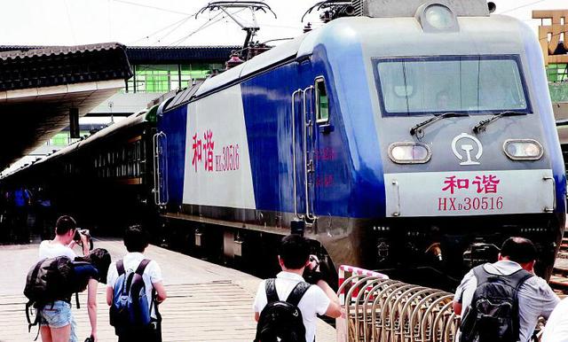 絲綢之路旅游專列昨西安首發(fā)11天游絲路四地