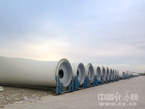 地處戈壁灘上的酒泉，已成為西部最具潛力新能源裝備制造業“航母”。中國經濟網記者李雨思/攝