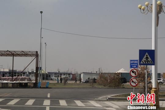 新疆霍爾果斯特區貿易額激增中國商品走俏中亞（圖）