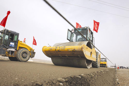 新疆喀什—伊爾克什坦口岸公路10月底通車(chē)