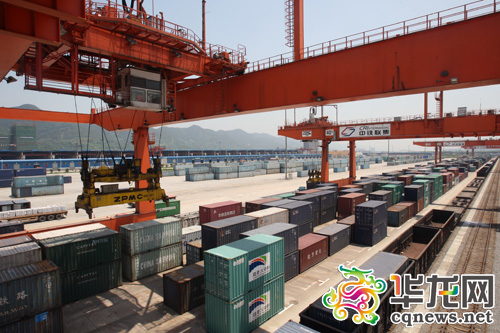 重慶鐵路集裝箱中心是“渝深”鐵海聯運、“渝滬”鐵海聯運的重慶始發站。 記者 李文科 攝