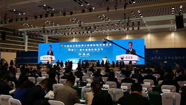 10月21日，以“搶抓絲綢之路新機遇 搭建物流合作大平臺”為主題的中國（連云港）絲綢之路國際物流博覽會在連云港工業展覽中心開幕，商務部外貿發展局局長孫成海出席并參觀了展覽。