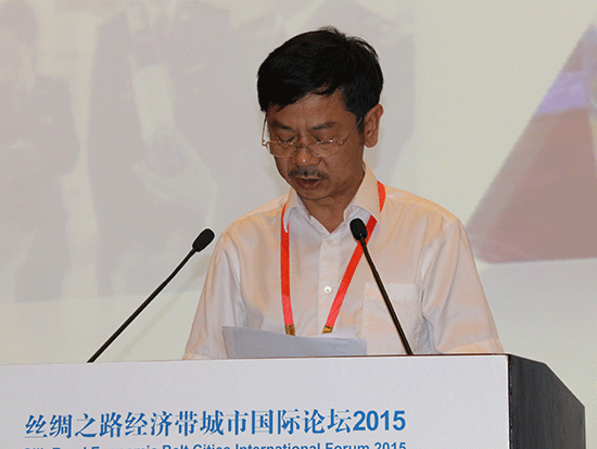 絲綢之路經(jīng)濟帶城市國際論壇于2015年6月18日至19日在義烏舉辦。上圖為義烏市陸港新區(qū)管委會副主任朱國建。（圖片來源：新浪財經(jīng) 顧國愛 攝）