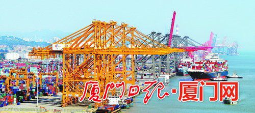海滄是廈門港口集裝箱的重要集散地，對臺、產業等優勢明顯，是廈蓉歐班列落戶海滄最主要原因。（周贊家
