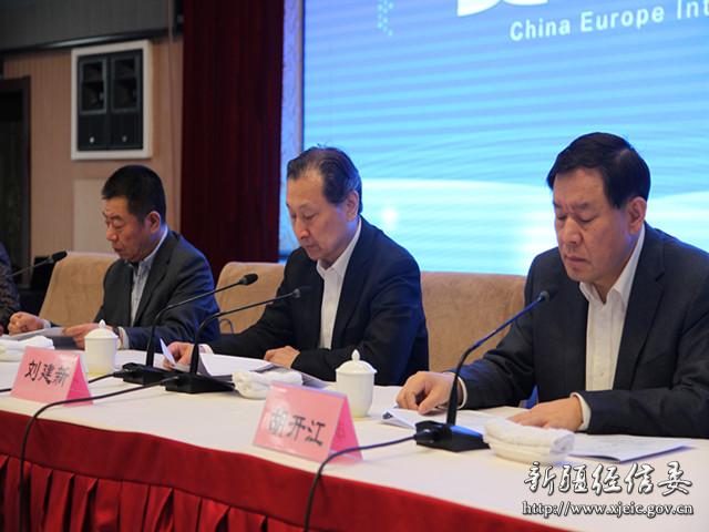 全國中歐國際貨運班列聯盟會議隆重召開 時間：2016-04-20 稿源：自治區經信委 請選擇背景： 更改字體大小： 默認大小 最小 小一點 正常大小 大一點 再大一點 最大 4月15日，“全國中歐國際貨運班列聯盟”會議在烏魯木齊昆侖賓館召開。新疆自治區政協副主席、自治區人民政府黨組成員、自治區黨委改革辦常務副主任劉建新同志出席會議并致辭。