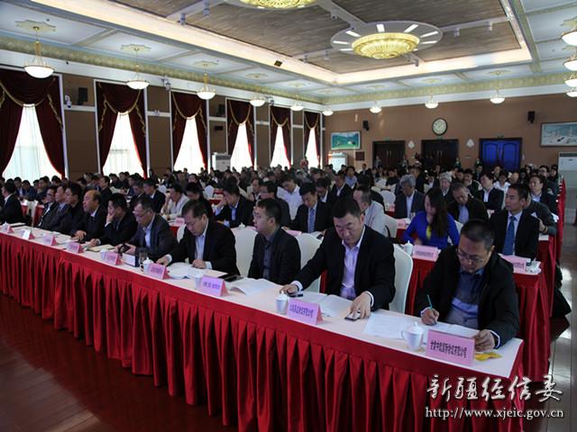 全國中歐國際貨運班列聯盟會議隆重召開 時間：2016-04-20 稿源：自治區經信委 請選擇背景： 更改字體大小： 默認大小 最小 小一點 正常大小 大一點 再大一點 最大 4月15日，“全國中歐國際貨運班列聯盟”會議在烏魯木齊昆侖賓館召開。新疆自治區政協副主席、自治區人民政府黨組成員、自治區黨委改革辦常務副主任劉建新同志出席會議并致辭。